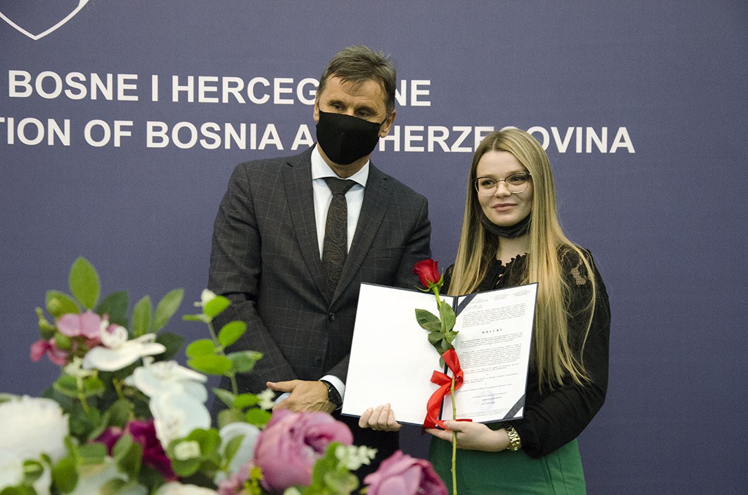 Premijer Novalić uručio nagrade najboljim studentima u FBiH