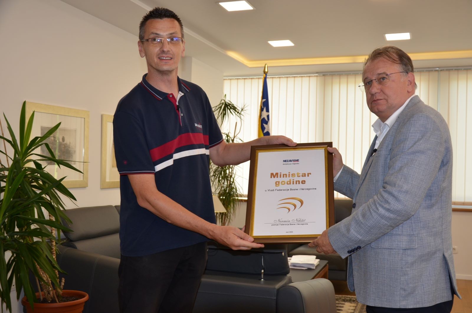 Premijeru Nikšiću uručena ovogodišnja nagrada Nezavisnih novina za najboljeg ministra u Federaciji BiH