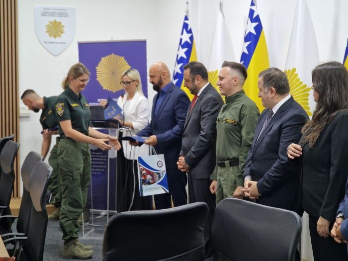 Ministar Isak, turski ambasador i direktor TIKA-e uručili certifikate polaznicima obuke za borbu protiv nasilja u porodici i nad ženama