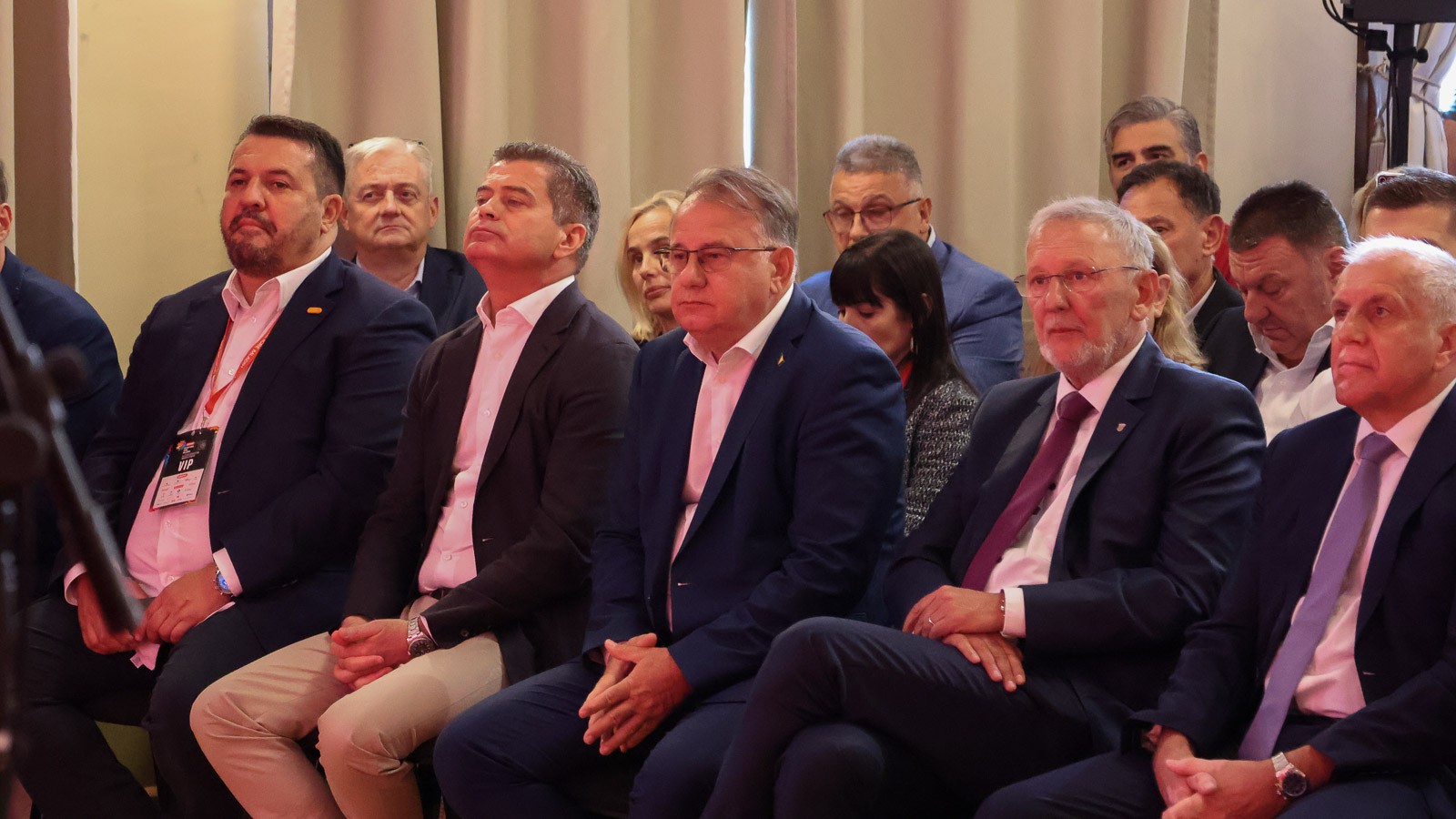 Premijer Nikšić na ceremoniji proglašenja novog ambasadora Sportskih igara mladih u sarajevskoj Vijećnici