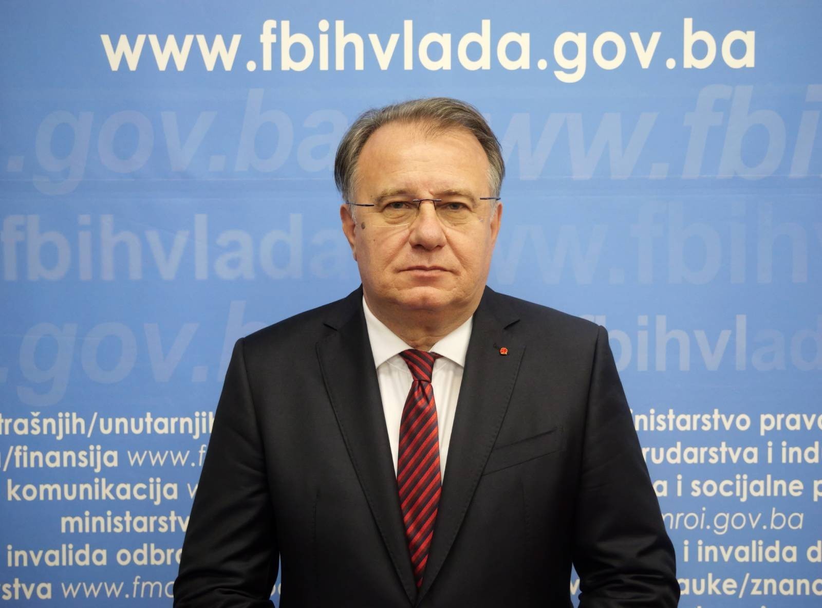 Премијер Никшић поводом православног Божића упутио честитке вјерницима