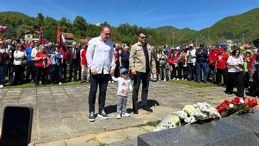 Premijer Nikšić odao počast borcima Bitke za ranjenike na Neretvi