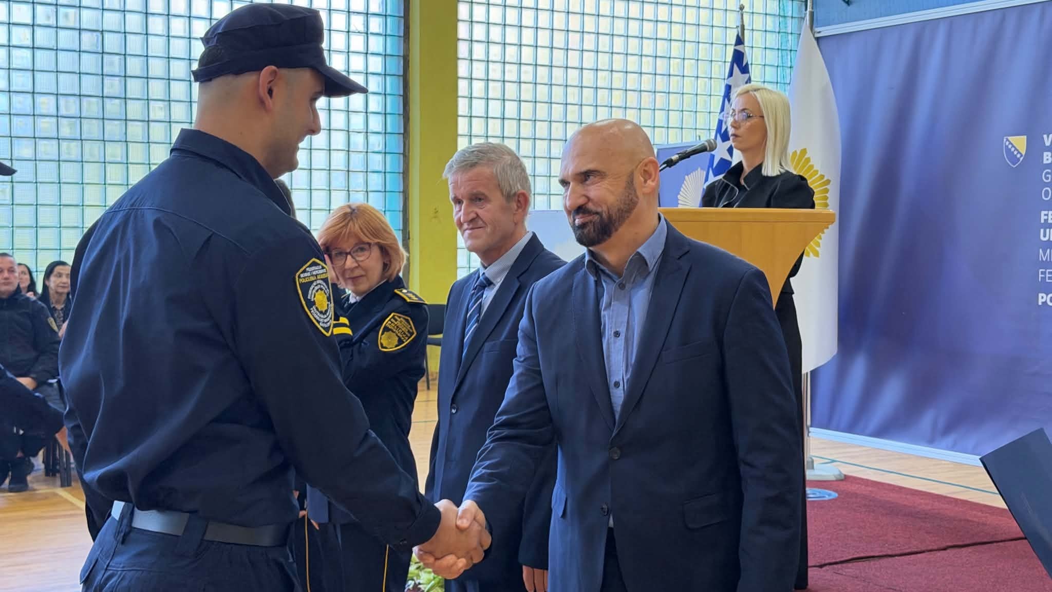 Ministar Isak prisustvovao svečanom uručenju diploma 57. klasi kadeta za početni čin „policajac“ iz MUP-a Zeničko-dobojskog kantona