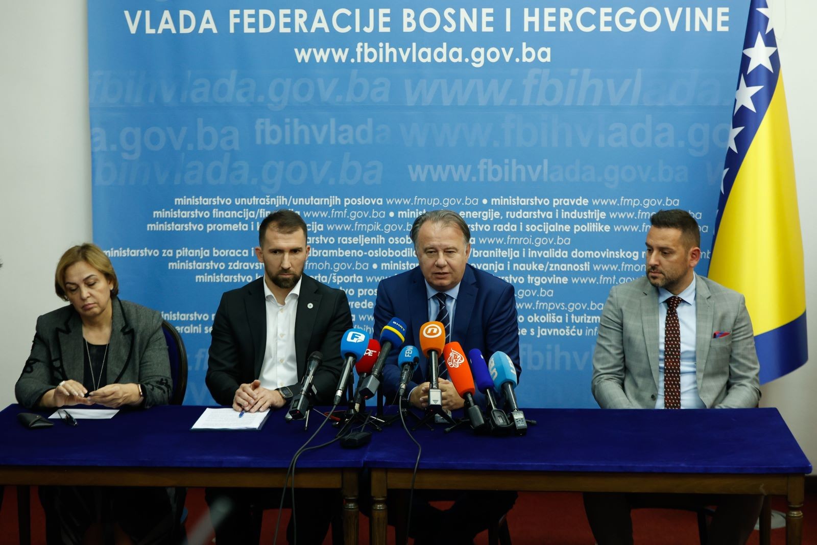 Premijer Nikšić i ministar Delić: Od danas otvorena aplikacija za prijave za jednokratnu podršku od 1.000 KM porodiljama za novorođenčad u FBiH