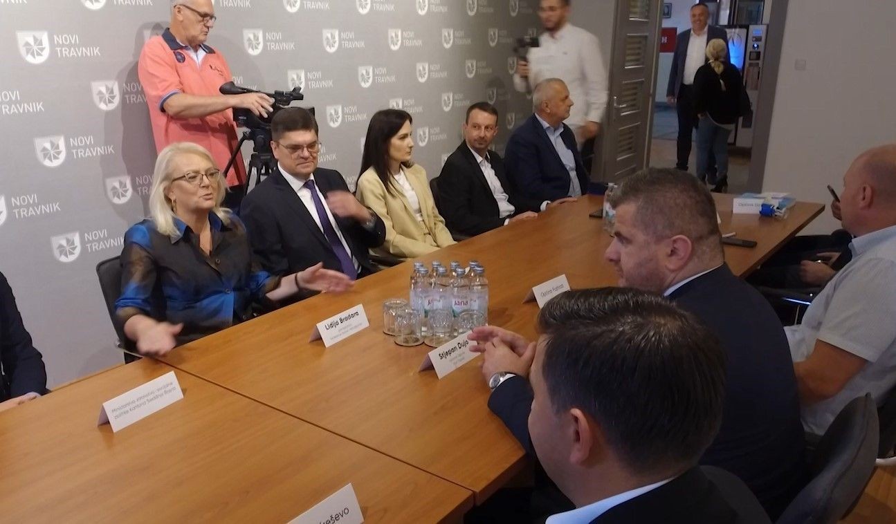 Ministar Nedić s načelnicima sedam općina Srednjobosanskog kantona potpisao ugovore vrijedne 1,7 milijuna KM
