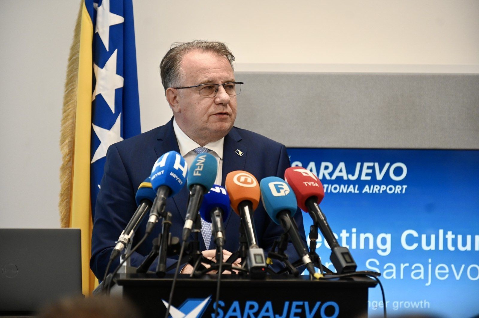 Премијер Никшић: Влада ФБиХ је поносна на Међународни аеродром Сарајево који свакодневно унапређује своје услуге и показује успјех у пословању