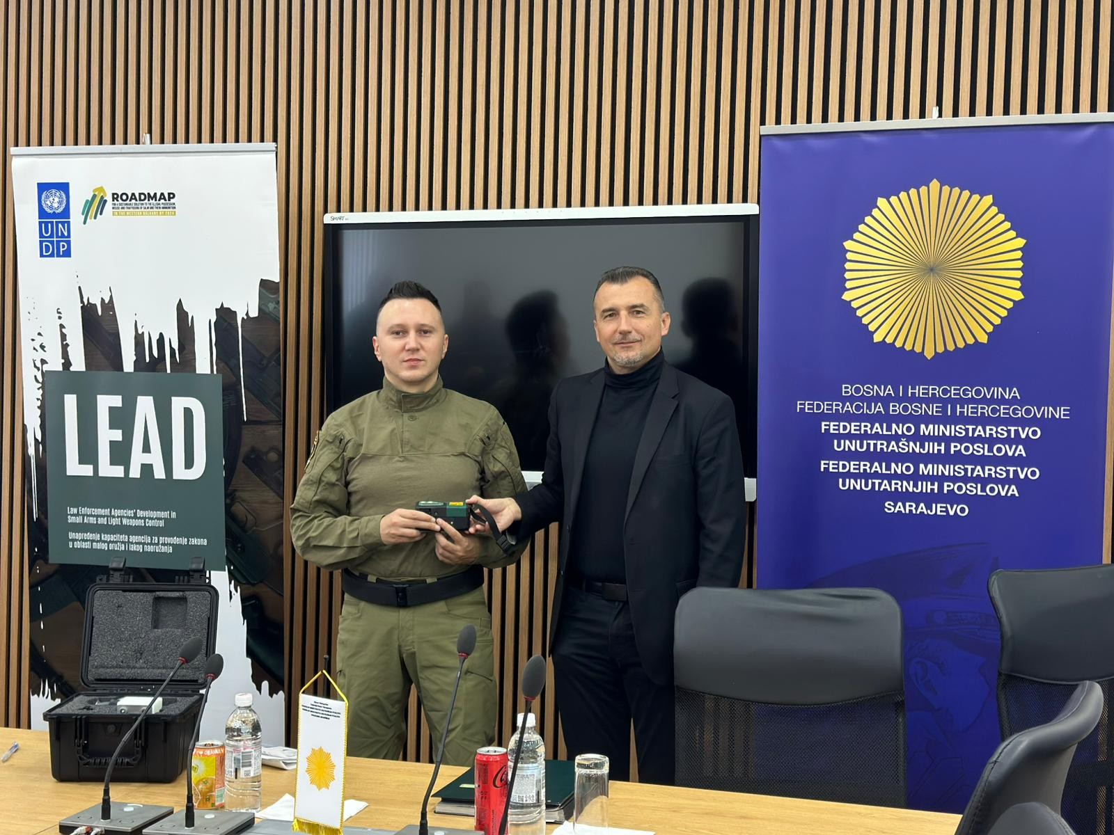 ФМУП: УНДП донирао Полицијској академији уређај за брзо откривање нелегалног оружја и наркотика