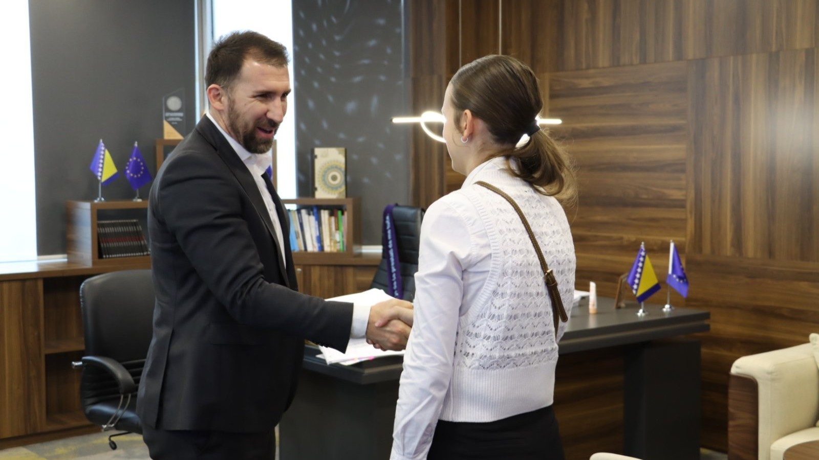 Federalno ministarstvo rada i socijalne politike obilježilo Međunarodni dan djeteta: Učenica Asja Cucak preuzela dužnost ministrice u okviru UNICEF-ove inicijative “Kids Takeover”