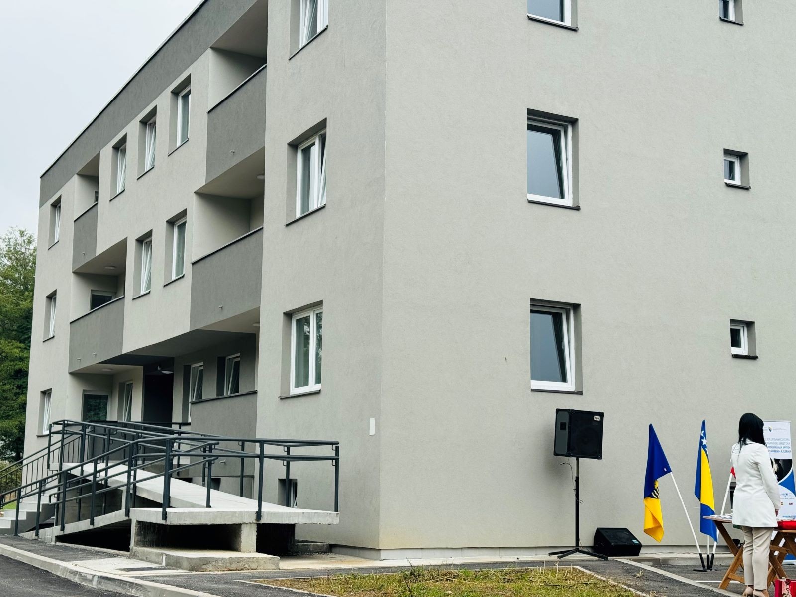 Ministar Dizdar u Općini Foča u FBiH: Uručeni ključevi stanova za 14 porodica