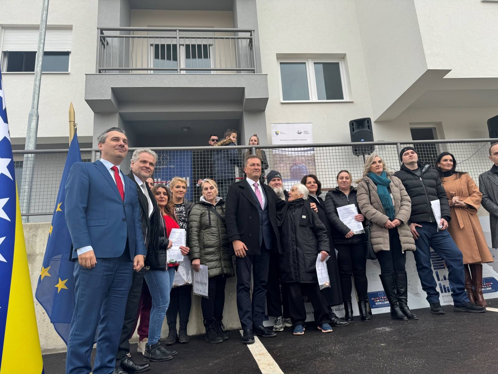 Dizdar i Sattler u Ključu uručili ključeve stanova za devet porodica