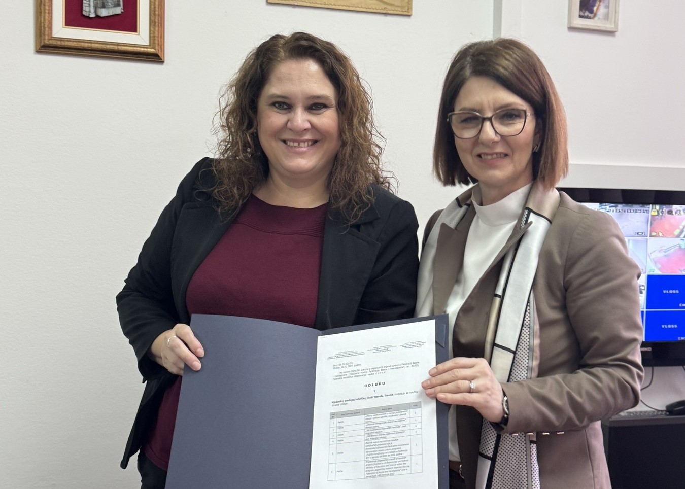 Ministrica Duraković uručila naučnu i stručnu literaturu bibliotekama u Novom Travniku i Travniku