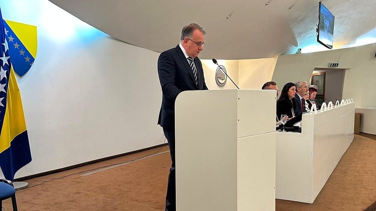 Premijer Nikšić na konferenciji o vrijednosti djela Bogdana Bogdanovića u BiH: Kada antifašisti šute, tada fašisti govore