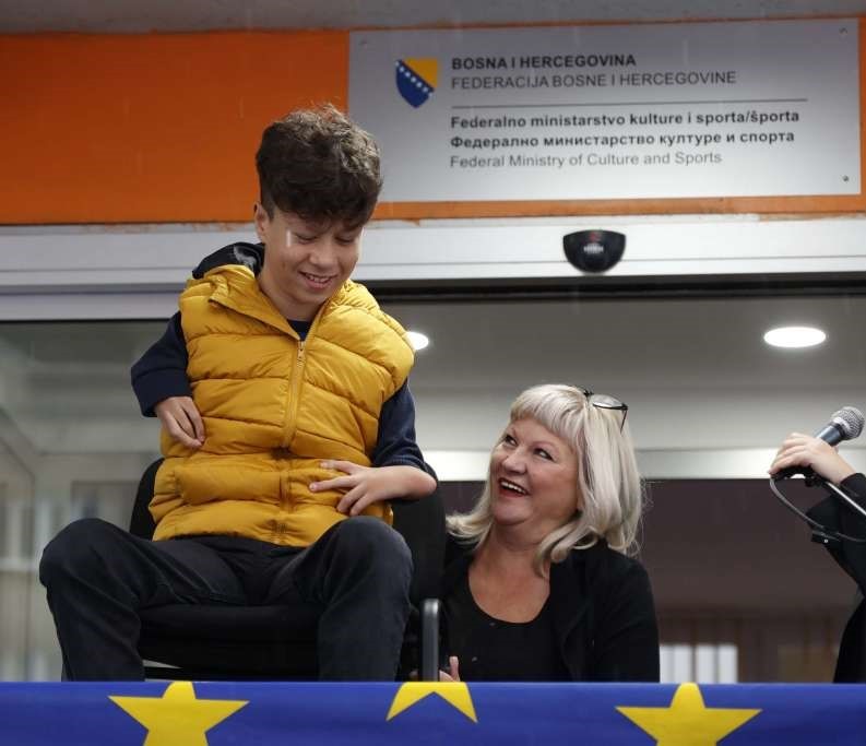 Ministrica Vlaisavljević čestitala bh. reprezentativcu Barlovu povodom osvojene srebrne medalje na Svjetskom seniorskom prvenstvu u paraplivanju
