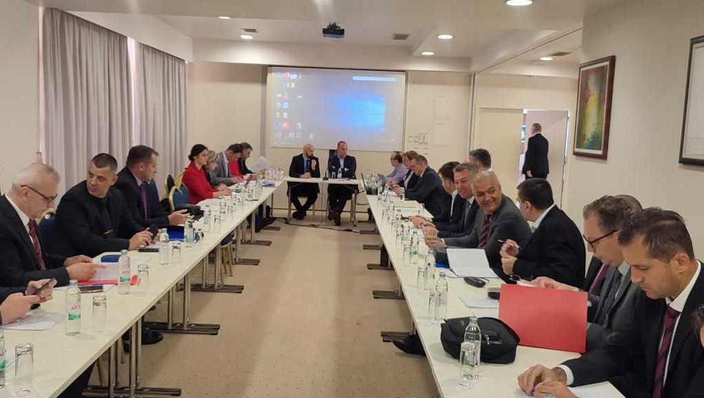 Ministar Isak u saradnji sa OSCE-om u BiH organizirao sastanak sa kantonalnim ministrima unutrašnjih poslova i policijskim komesarima/direktorima