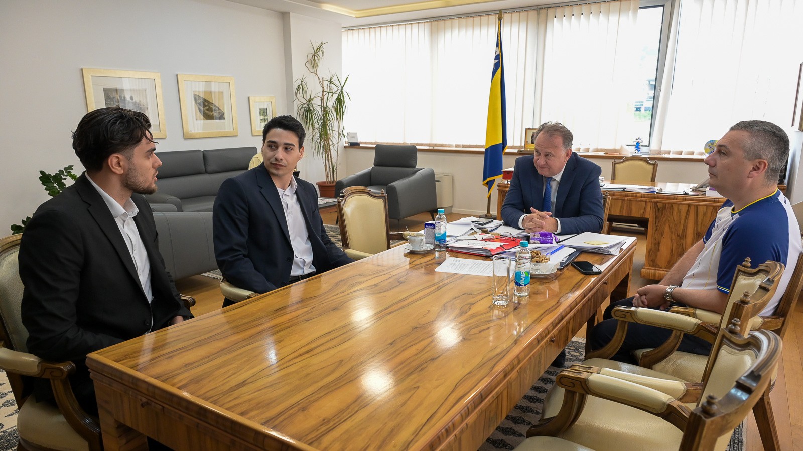 Premijer Nikšić i ministar Dizdar s predstavnicima Asocijacije 5MFBH iz Pariza: Jačanje veza s bosanskohercegovačkom dijasporom kroz nove projekte