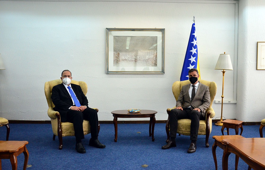 Premijer Novalić sa ambasadorom Alsaatijem o unapređenju privredne saradnje