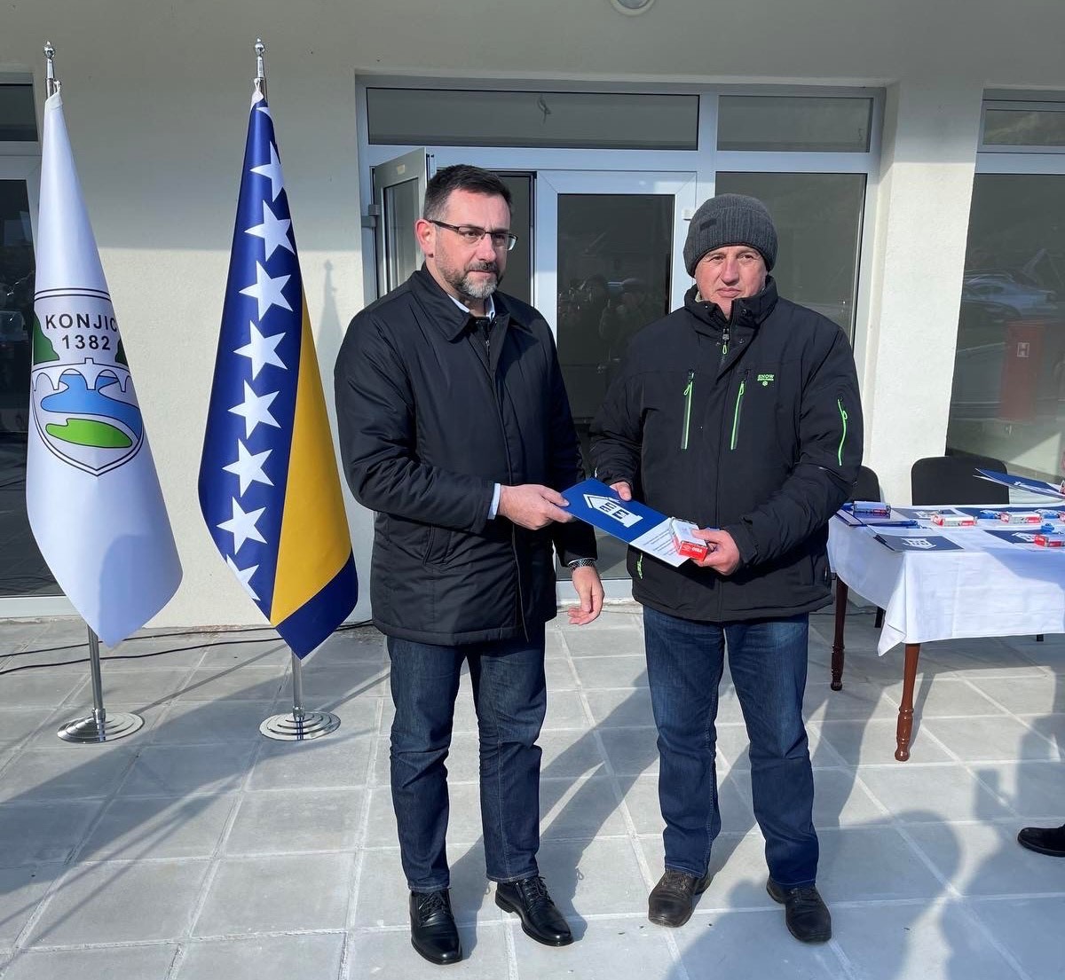 Ministar Ramić uručio ključeve stanova za 10 porodica u Konjicu