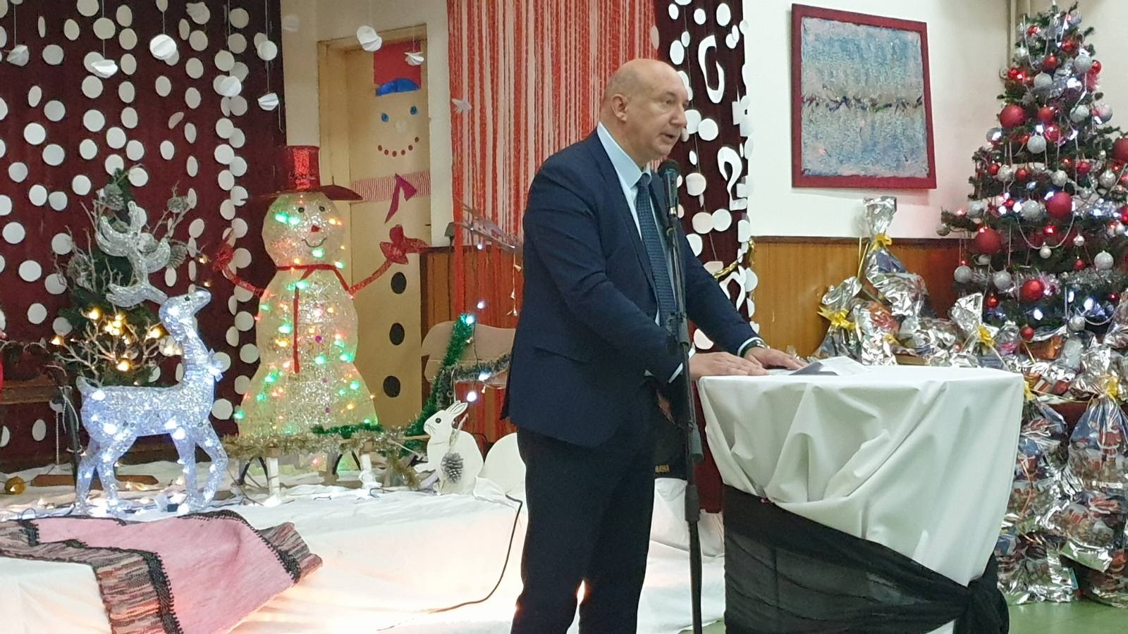 Ministar Drljača posjetio štićenike Zavoda u Pazariću