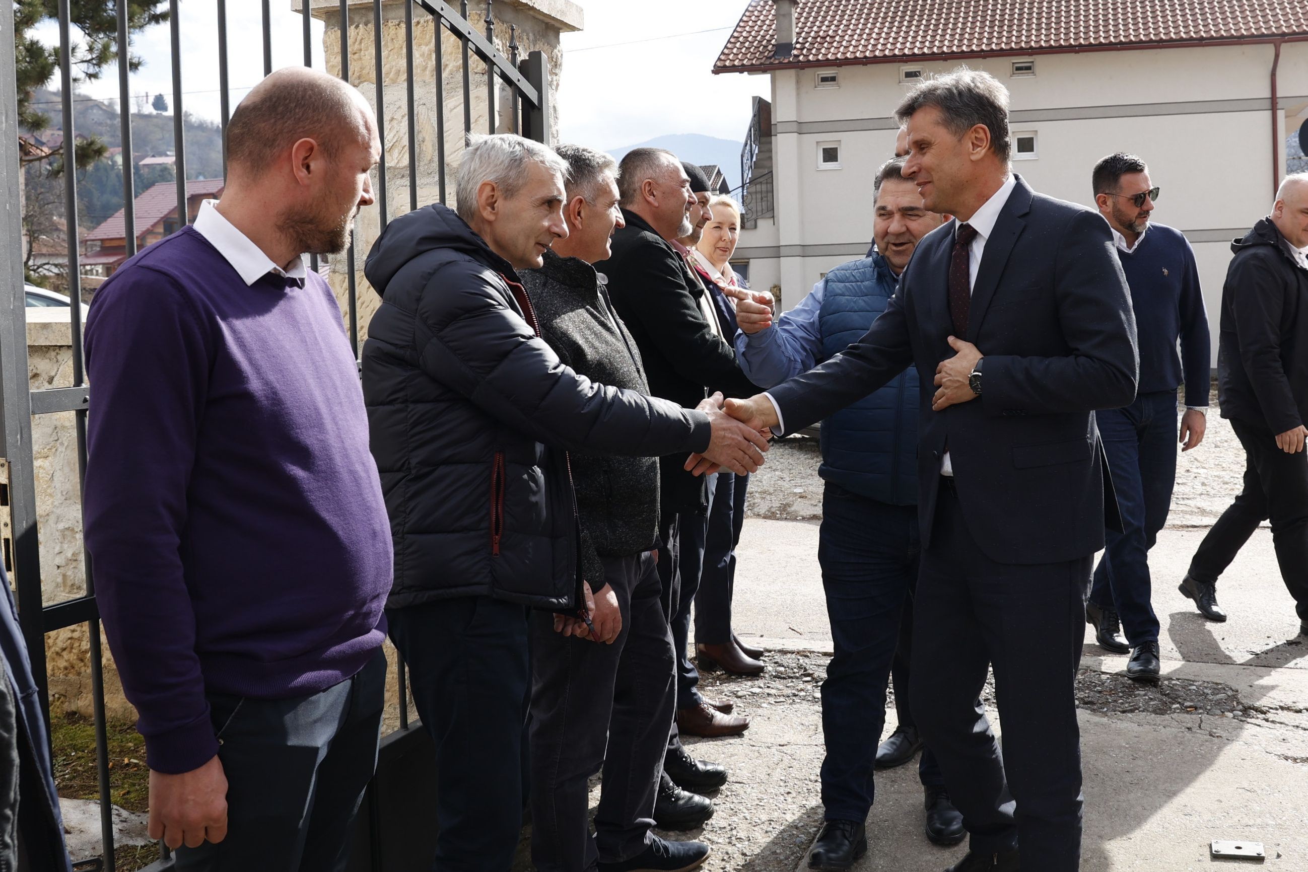 Premijer Novalić u Foči: Povratnike posmatramo kao glavno  vezivno tkivo naše domovine