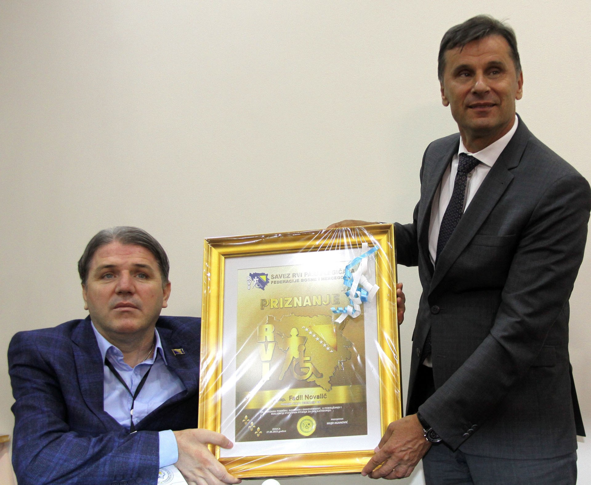 Savez ratnih vojnih invalida paraplegičara FBiH uručio priznanje premijeru Novaliću