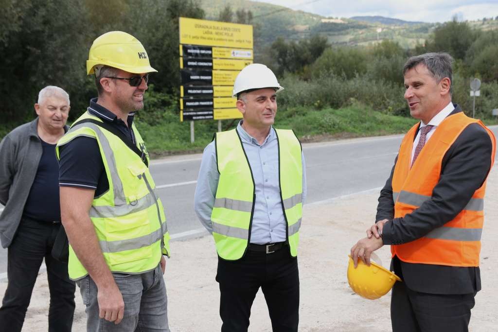 Premijer Novalić obišao radove na dionici Nević Polje-Vitez: Počeo se ostvarivati naš cilj o infrastrukturnom povezivanju cijele države