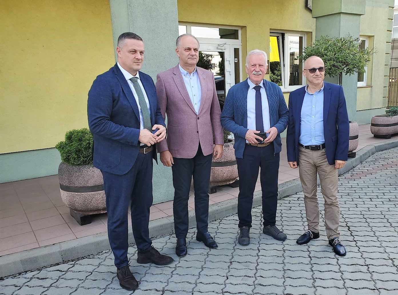 Ministar Mijatović posjetio Gradačac, Gračanicu i Čelić