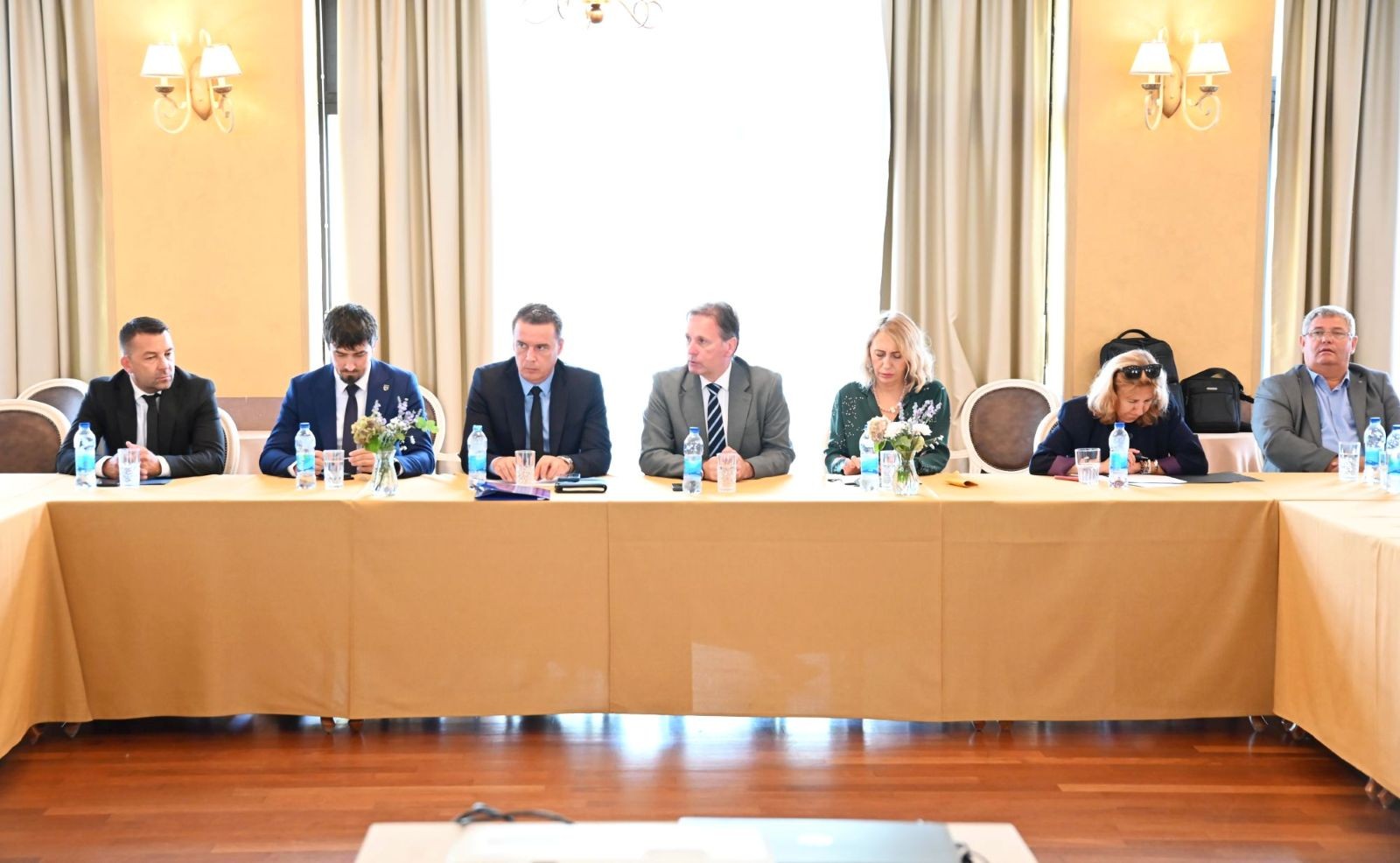 Federalni ministri Hrnjić i Pozder s predstavnicima gradova i općina USK: Dijalogom i radom do boljih projekata i zaštite rijeka na području kantona