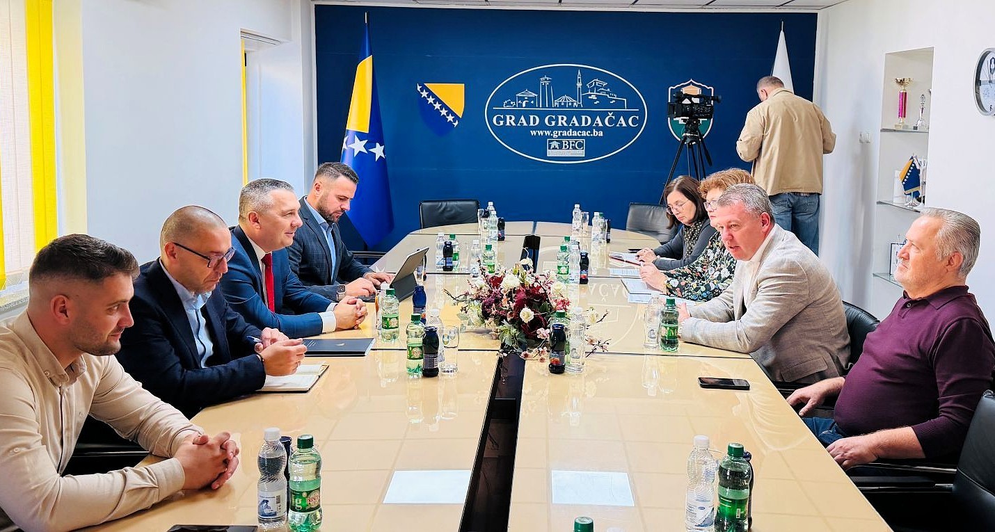 Министар Диздар посјетио Градачац: Настављамо с подршком пројектима одрживог повратка