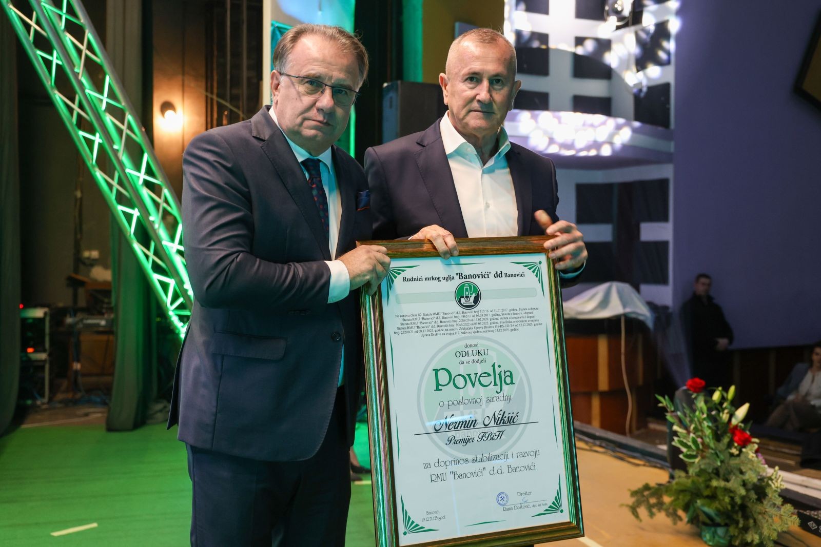 Premijeru Nikšiću dodijeljena Povelja za doprinos stabilizaciji i razvoju RMU Banovići