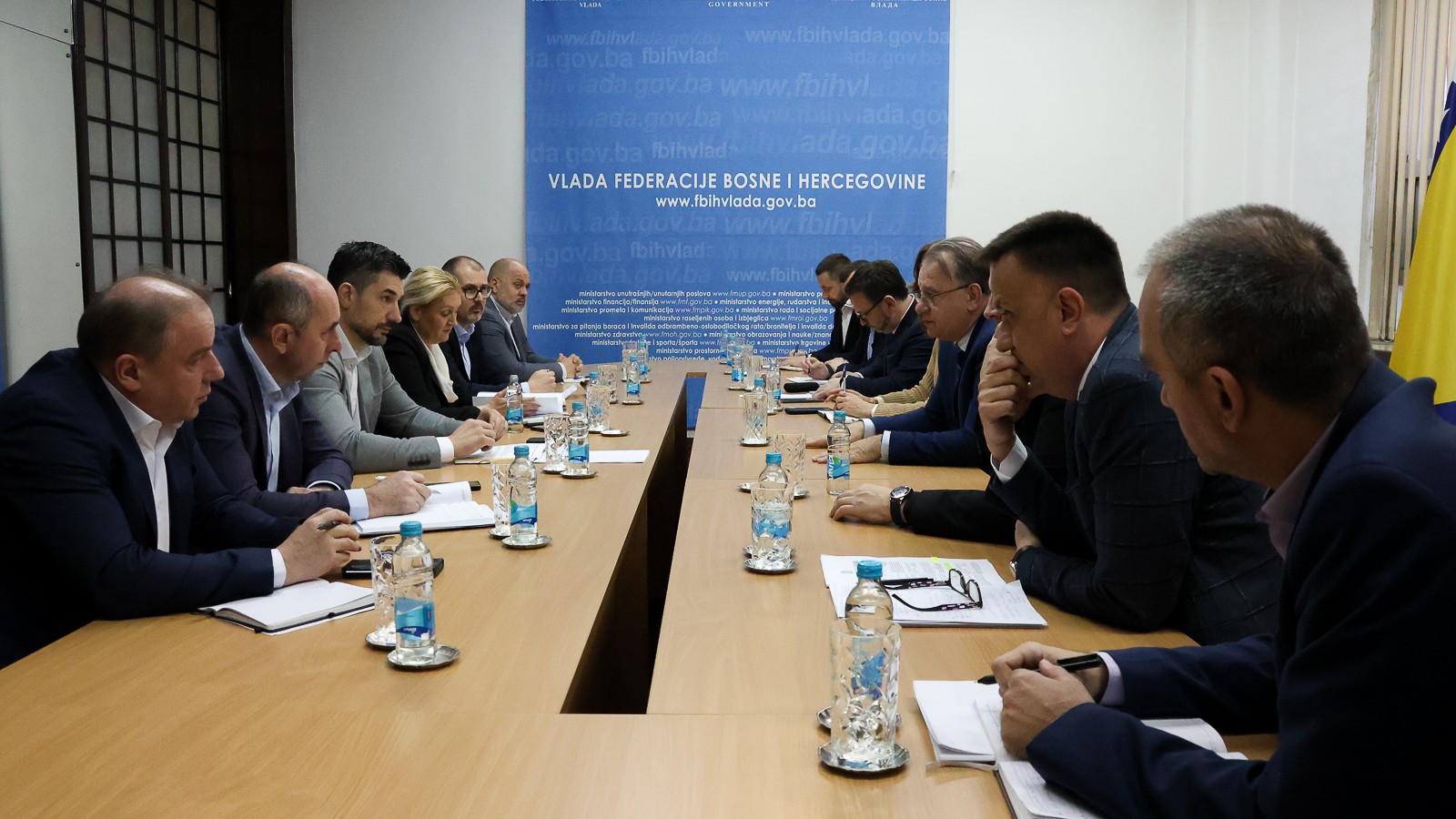 Premijer Nikšić i resorni ministri razgovarali s predstavnicima Operator-Terminala i Željeznica FBiH o snabdijevanju naftom