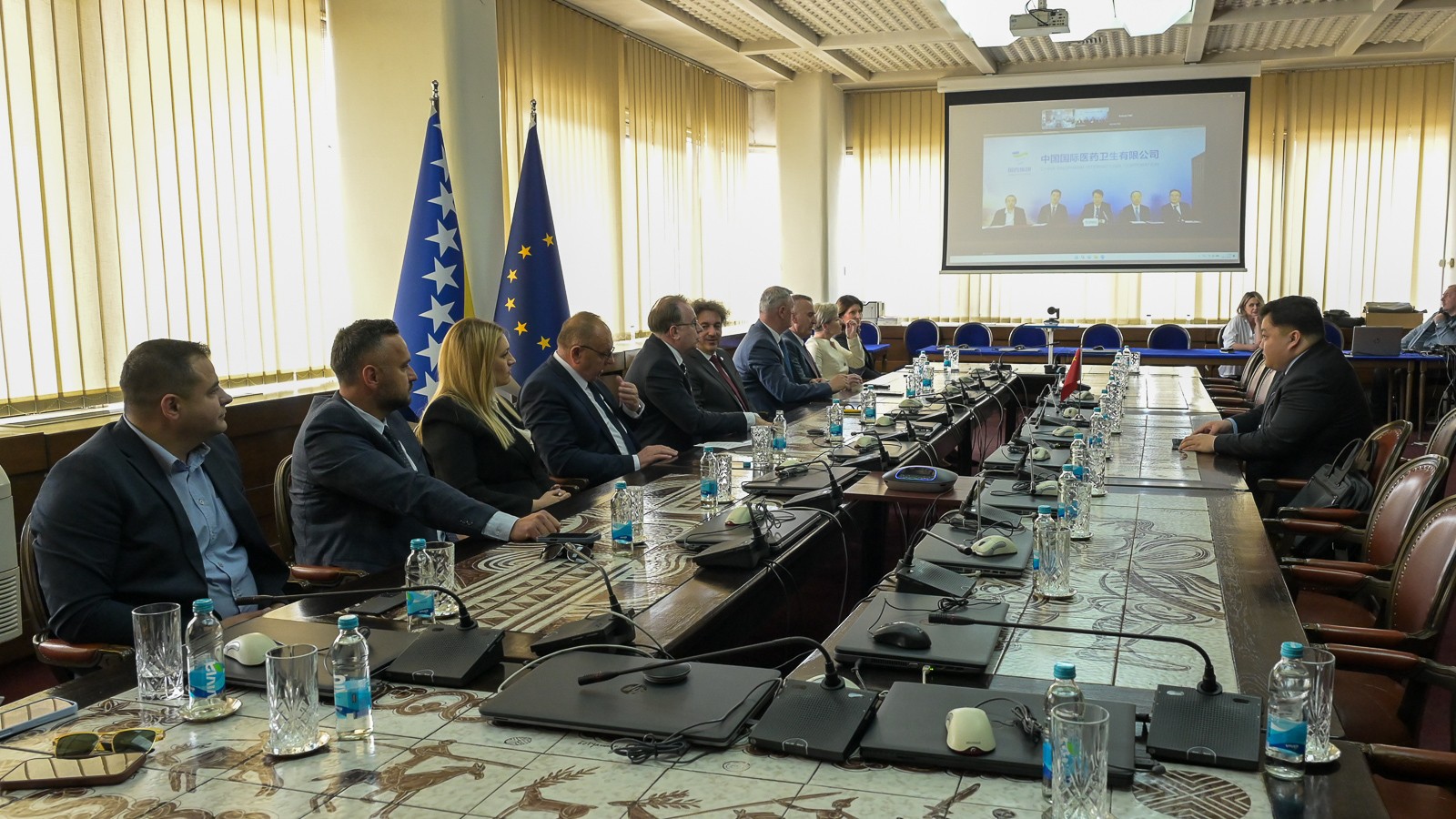 Premijer Nikšić i ministar Rimac s predstavnicima Sinopharma i Ambasade Kine o milionskim investicijama u KCUS i bolnicu u Livnu