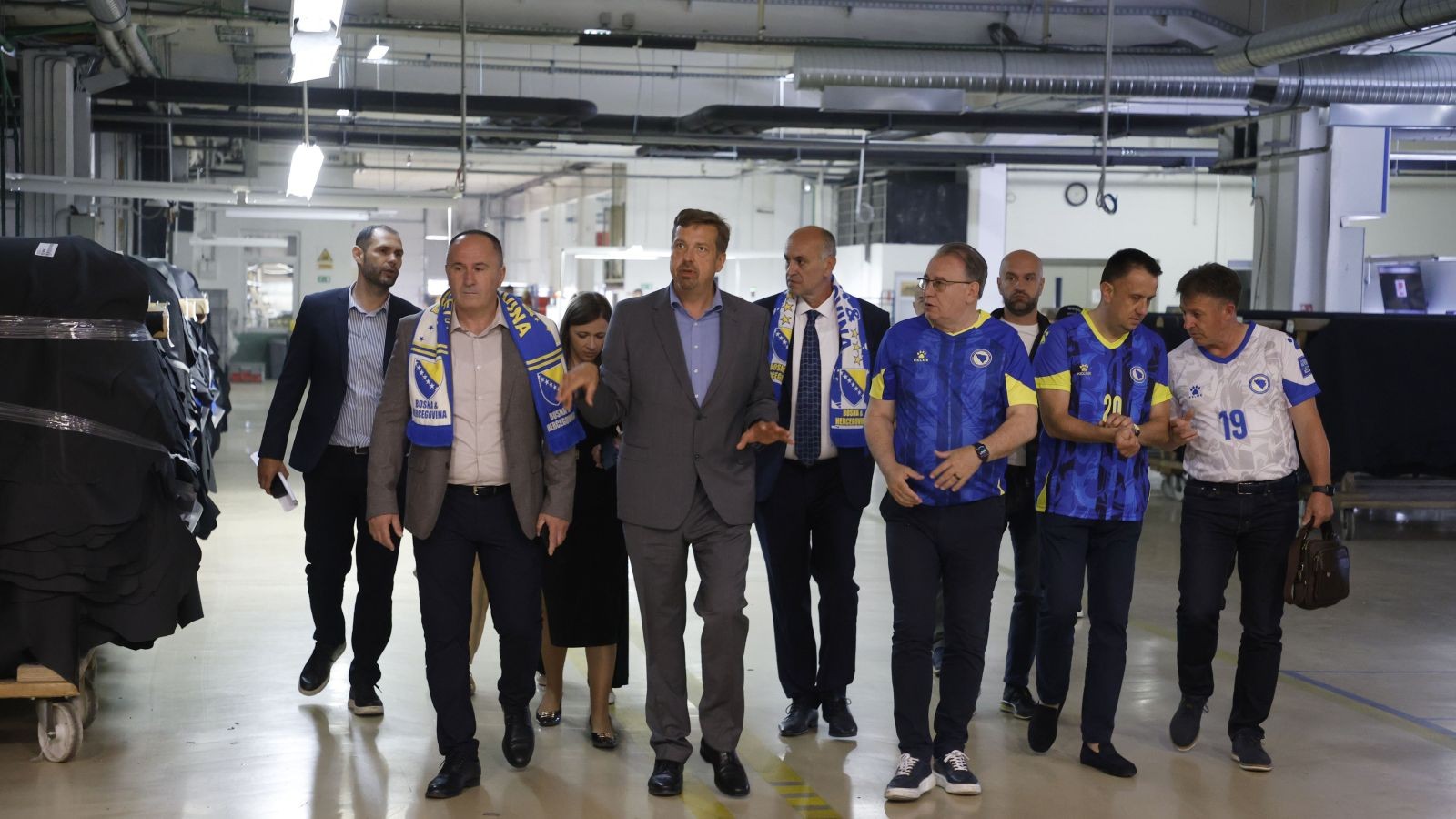 Premijer Nikšić u posjeti firmi BOXMARK Leather u Lukavcu: Treba podržati ovakve privredne subjekte