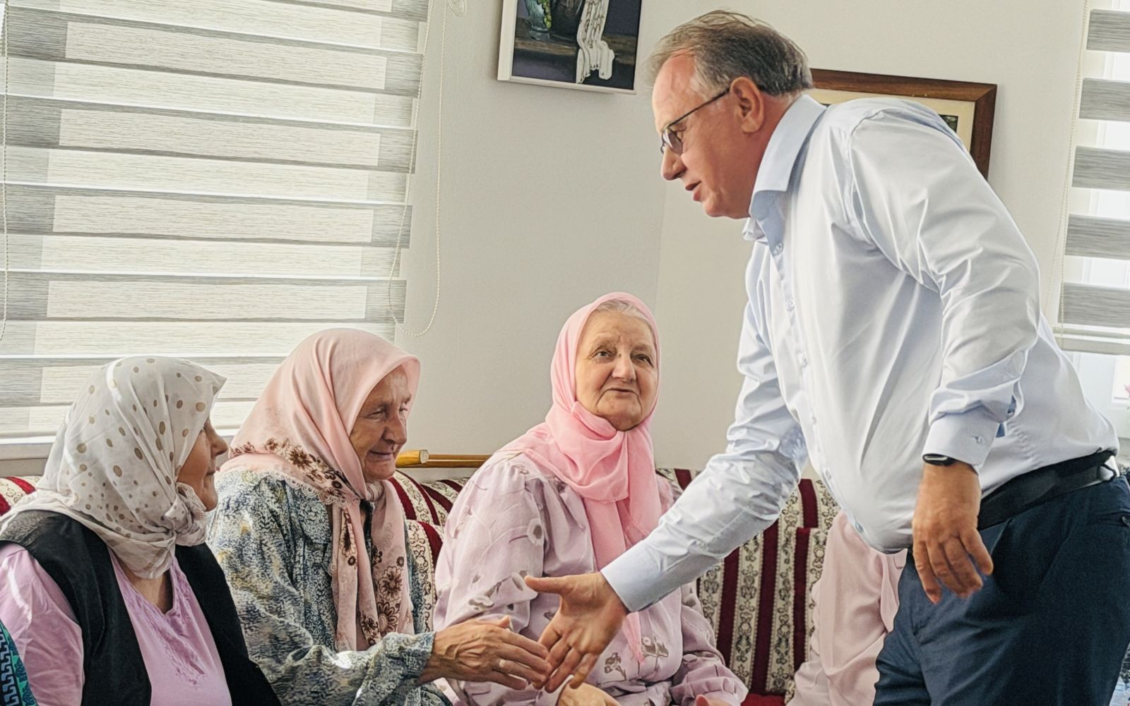 Premijer Nikšić i ministar Dizdar u Srebrenici: Istina o genocidu je neupitna, povratnici moraju biti sigurni