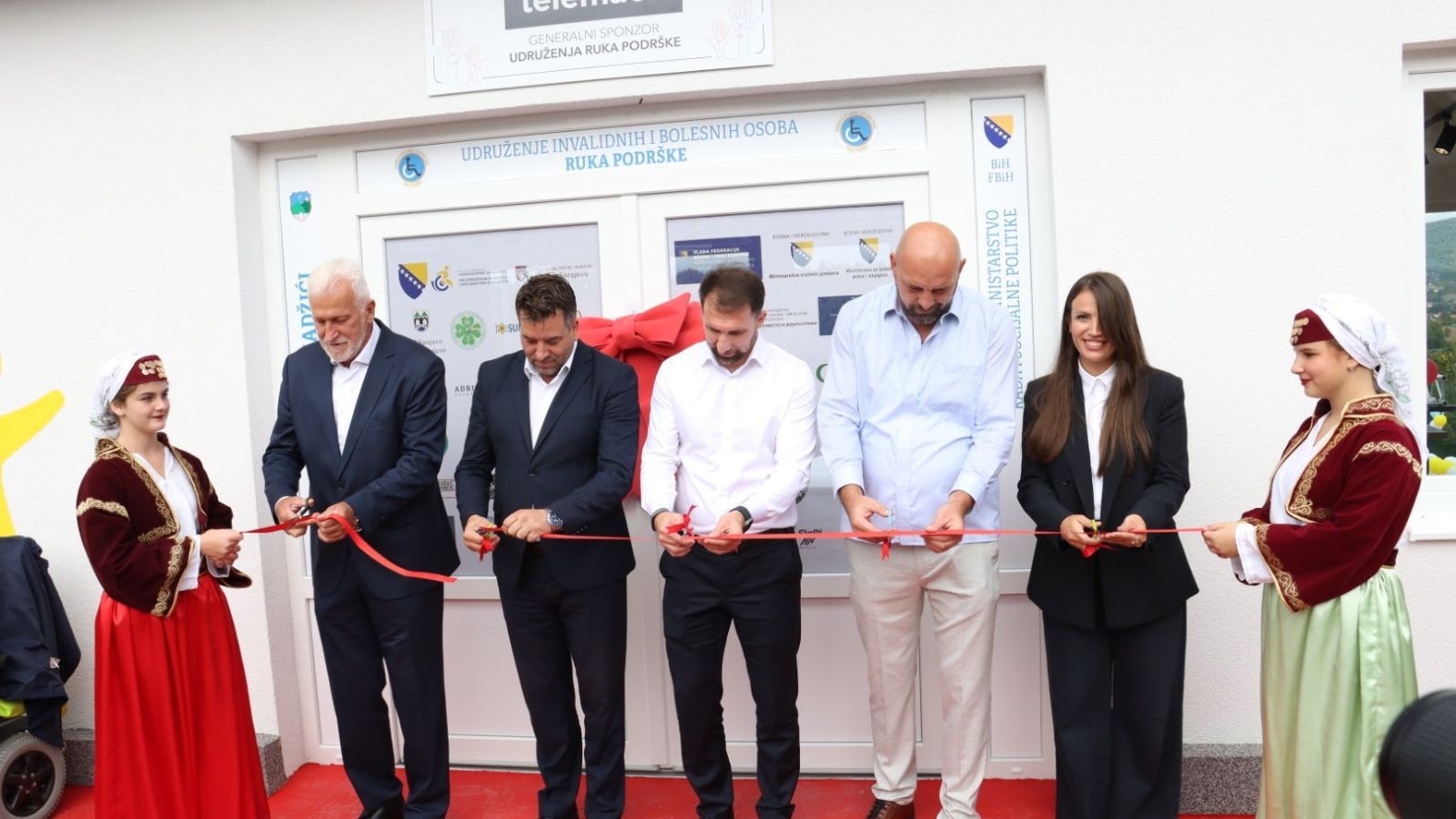 Ministar Delić u Hadžićima: Otvorena multifunkcionalna sala Udruženja „Ruka podrške“