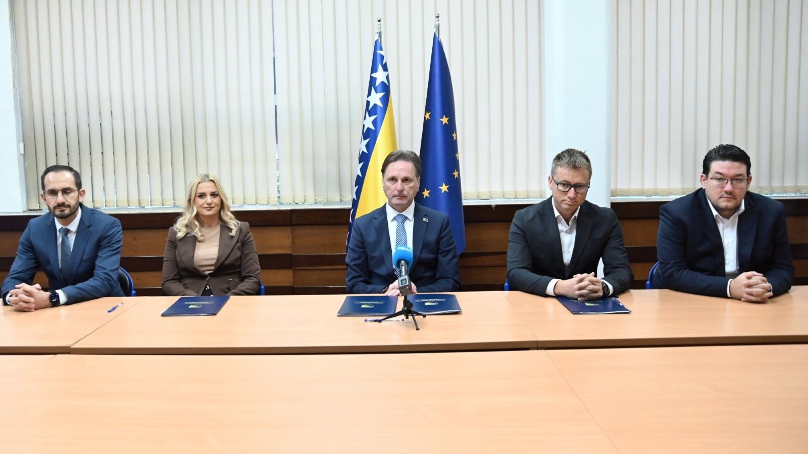 Ministar Hrnjić s predstavnicima ASA banke i ProCredit banke:  Nove kreditne linije za finansiranje investicija na poljoprivrednim gazdinstvima