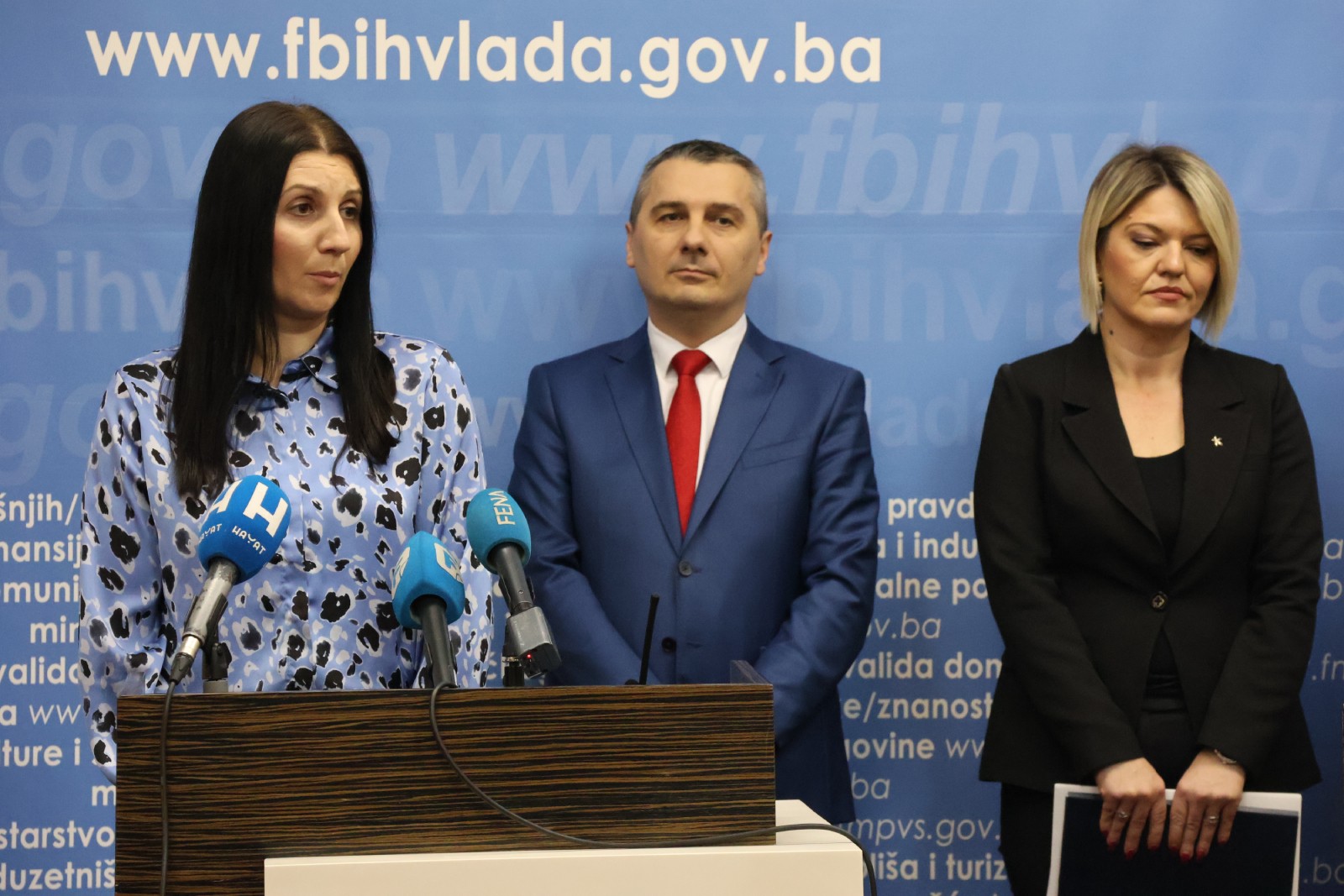 Vlada Federacije Bosne I Hercegovine | Ministar Dizdar Potpisao Ugovore ...