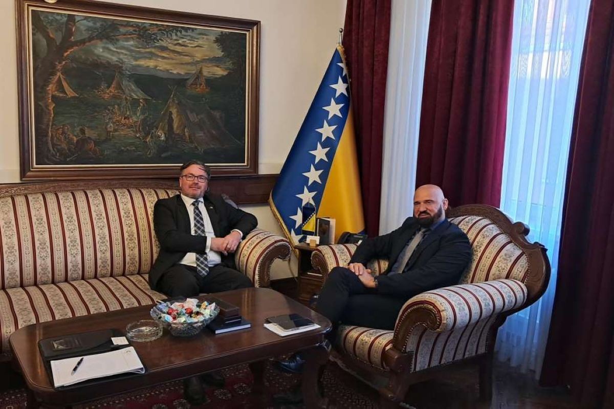 Ministar Isak se sastao sa ambasadorom Slovenije u BiH