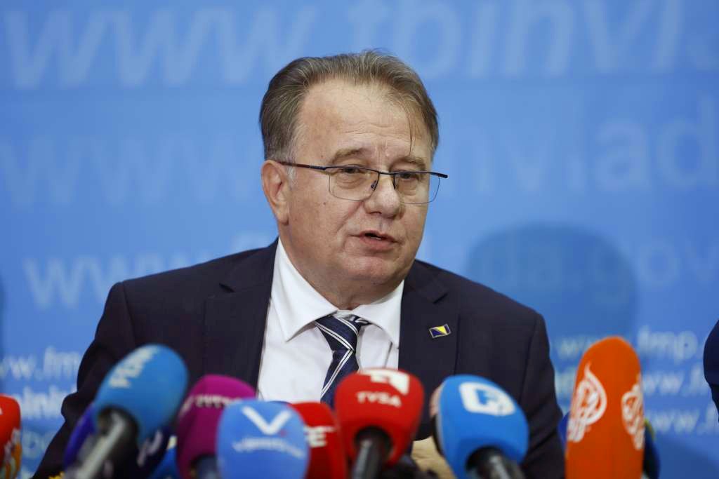 Premijer Nikšić: Vlada pokazuje odgovornost prema penzionerima, radimo na usvajanju novog zakona