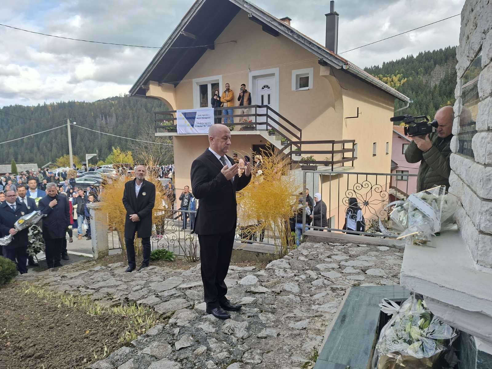 Obilježena 32. godišnjica ratnog zločina nad Bošnjacima u Stupnom Dolu i Varešu