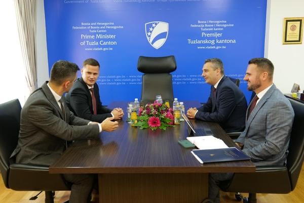 Ministar Dizdar sa premijerom Tuzlanskog kantona o podršci povratnicima