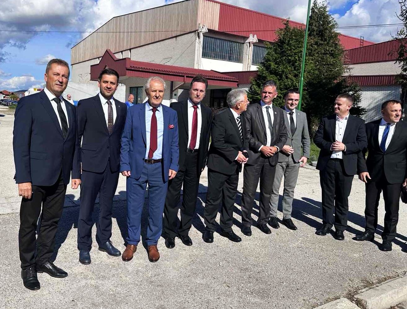 Ministar Hrnjić prisustvovao obilježavanju 30. godišnjice  oslobođenja Sanskog Mosta