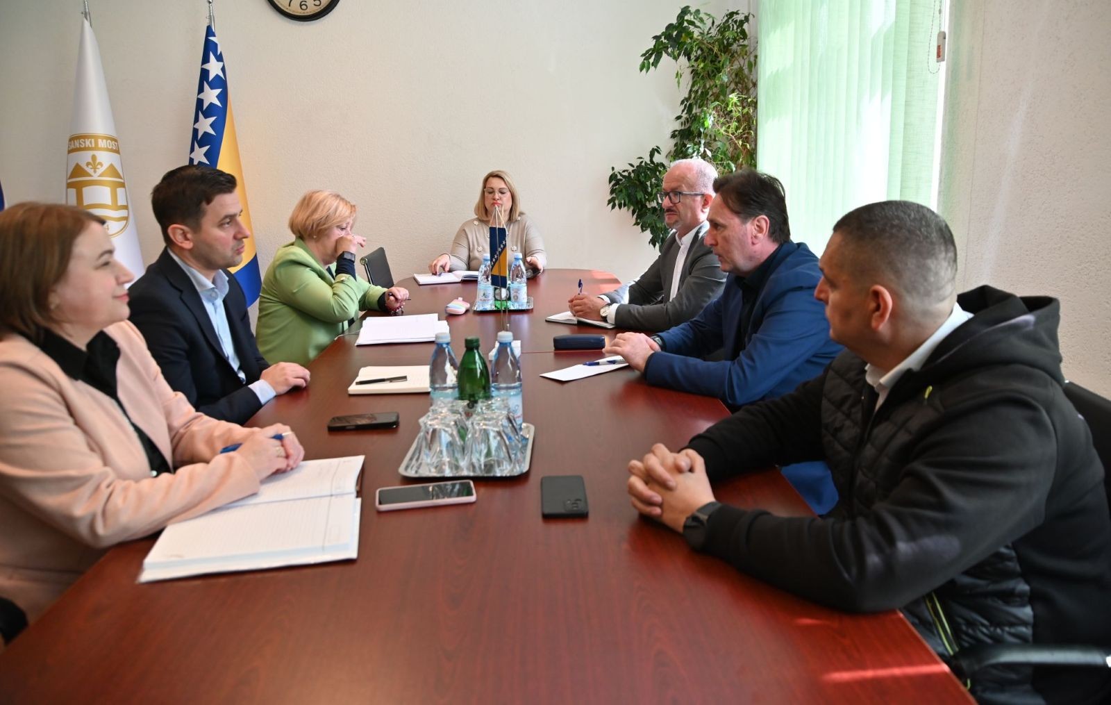 Ministar Hrnjić razgovarao s načelnikom Seferovićem  i poljoprivrednim proizvođačima Sanskog Mosta