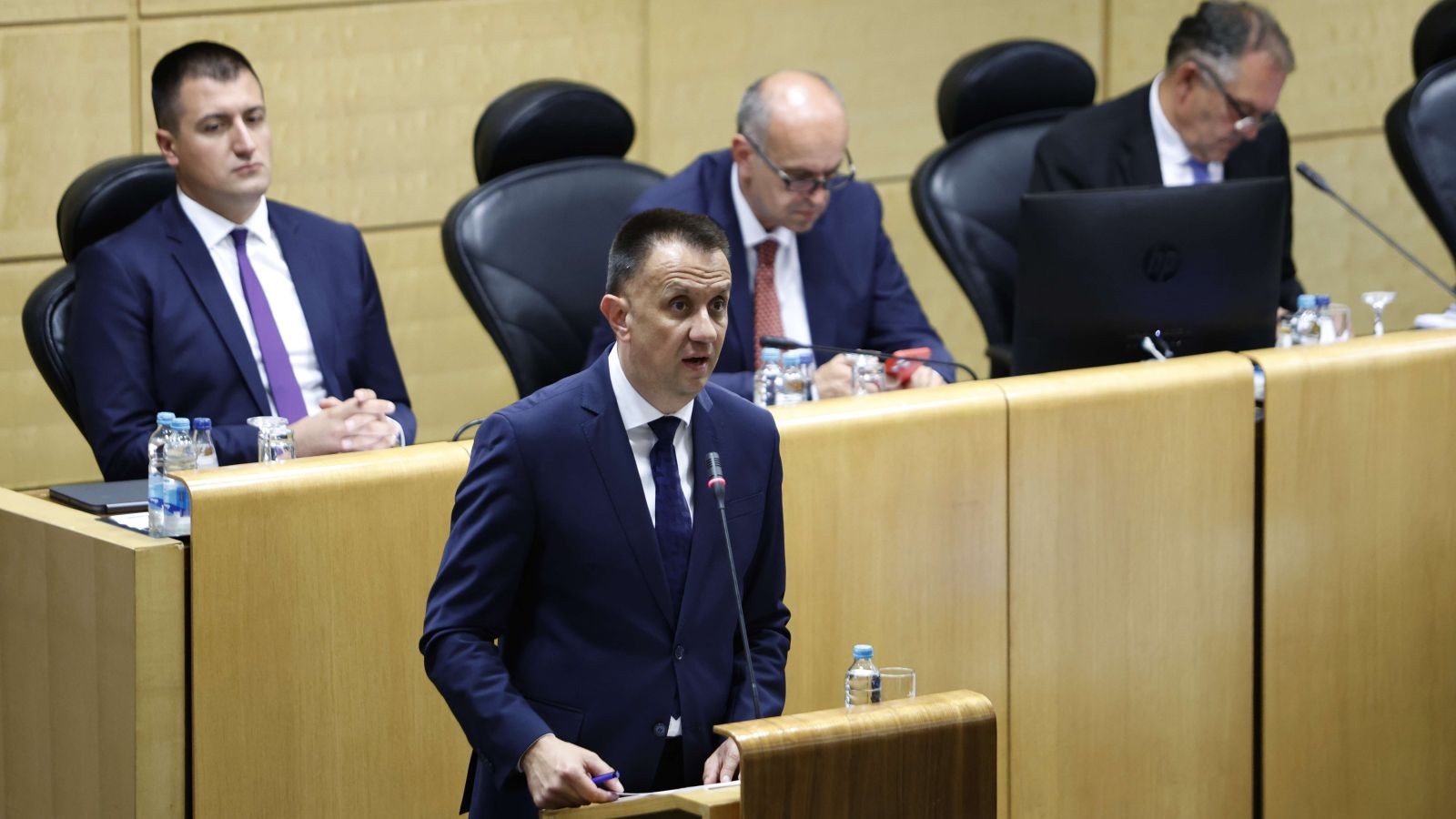 Ministar Lakić: Usvojen je Zakon koji daje priliku da Željezara u Zenici opstane