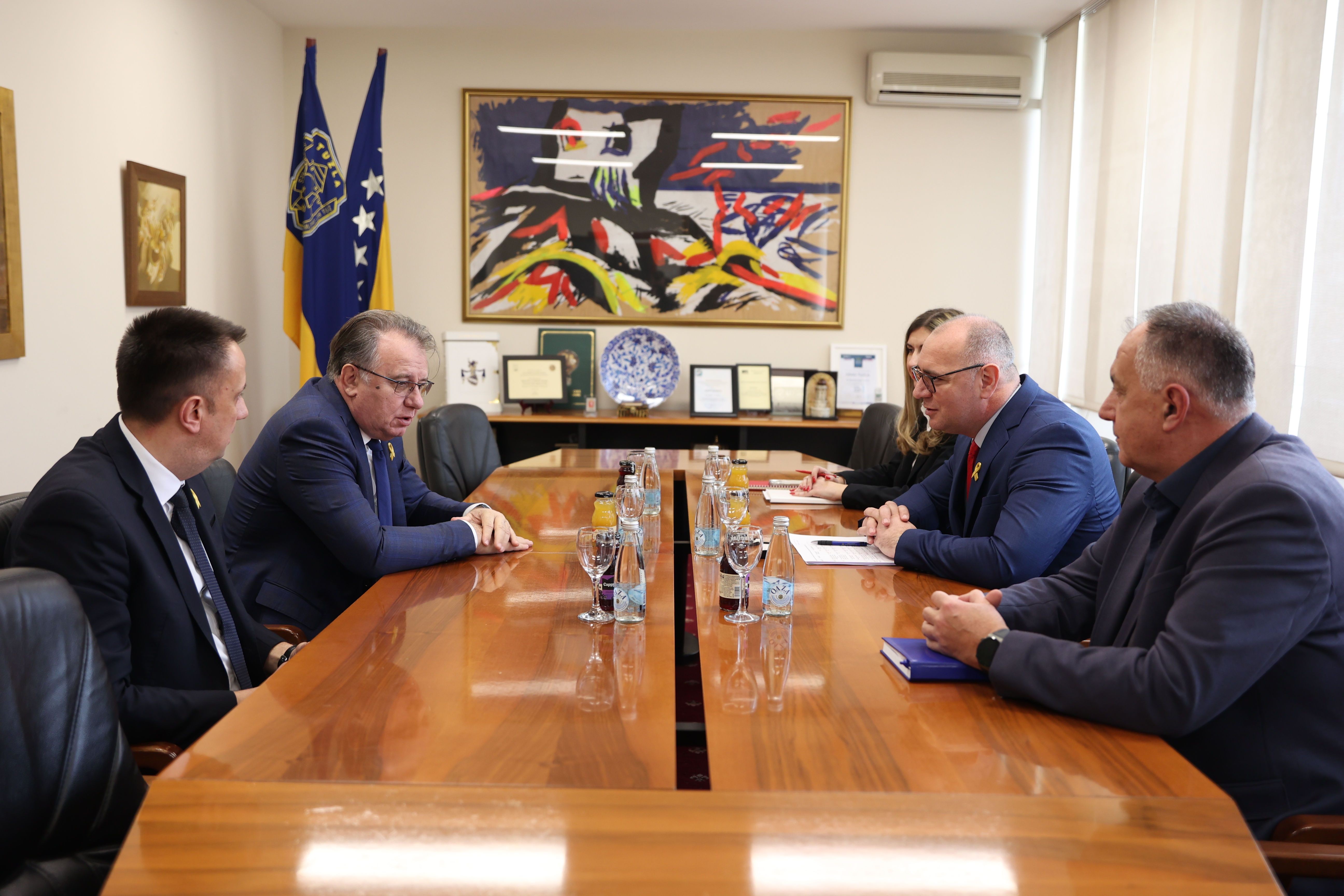 Премијер Никшић у Тузли: Жеља нам је да направимо експанзију инвестиција у јавне саобраћајнице