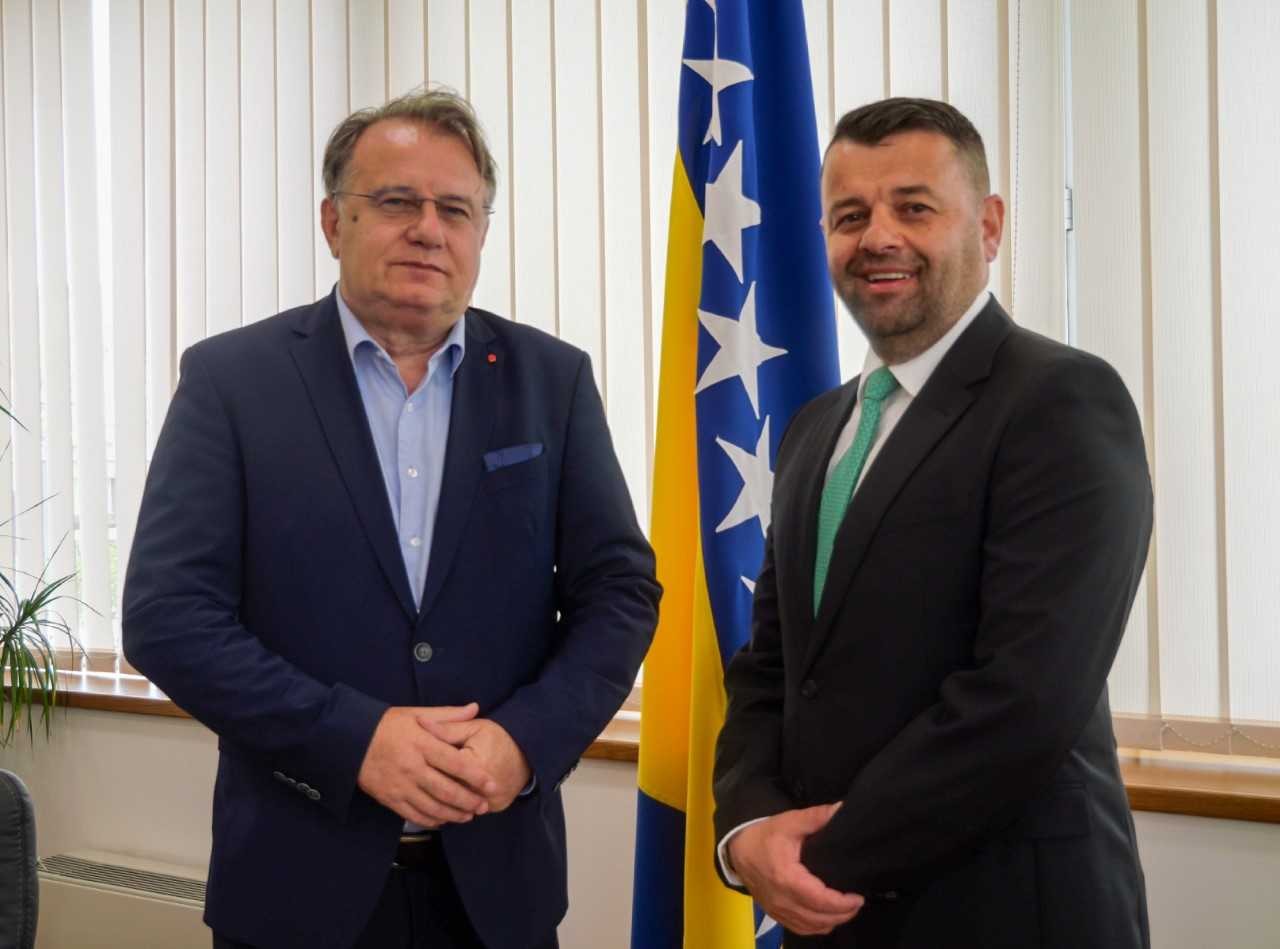 Nikšić i Dizdar razgovarali sa Hurtićem o nastavku projekta zatvaranja kolektivnih centara