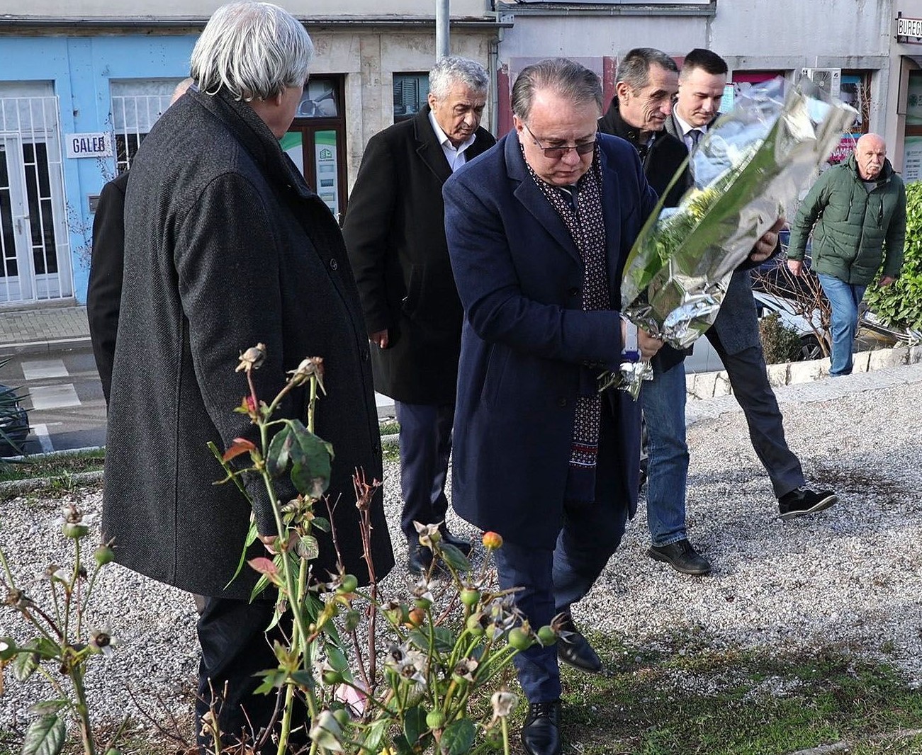 Премијер Никшић у Мостару: Народ који не држи до своје историје не може полагати наду у своју будућност