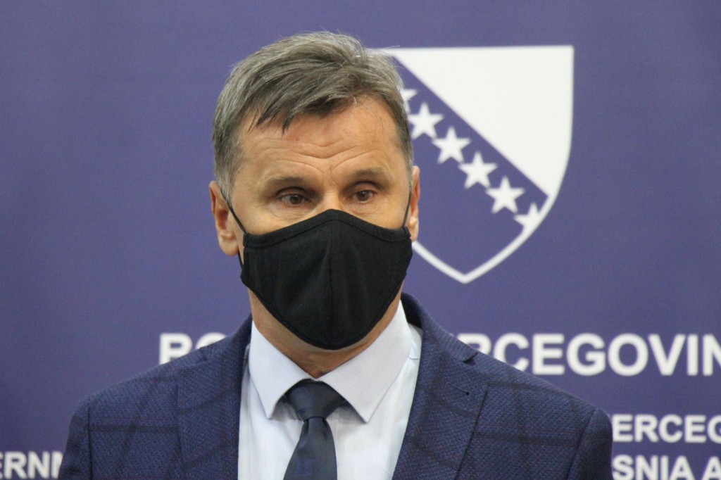 Premijer Novalić: Nećemo uvoditi restriktivnije mjere, pozivamo građane da se vakcinišu