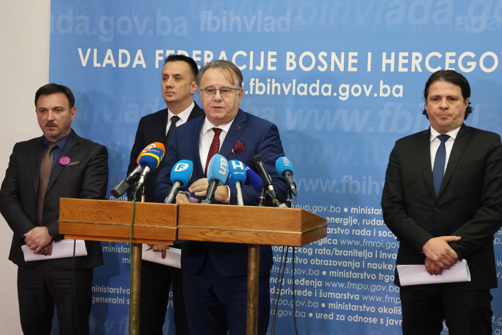 Премијер Никшић и ресорни министри о најважнијим одлукама с данашње сједнице Владе Федерације БиХ