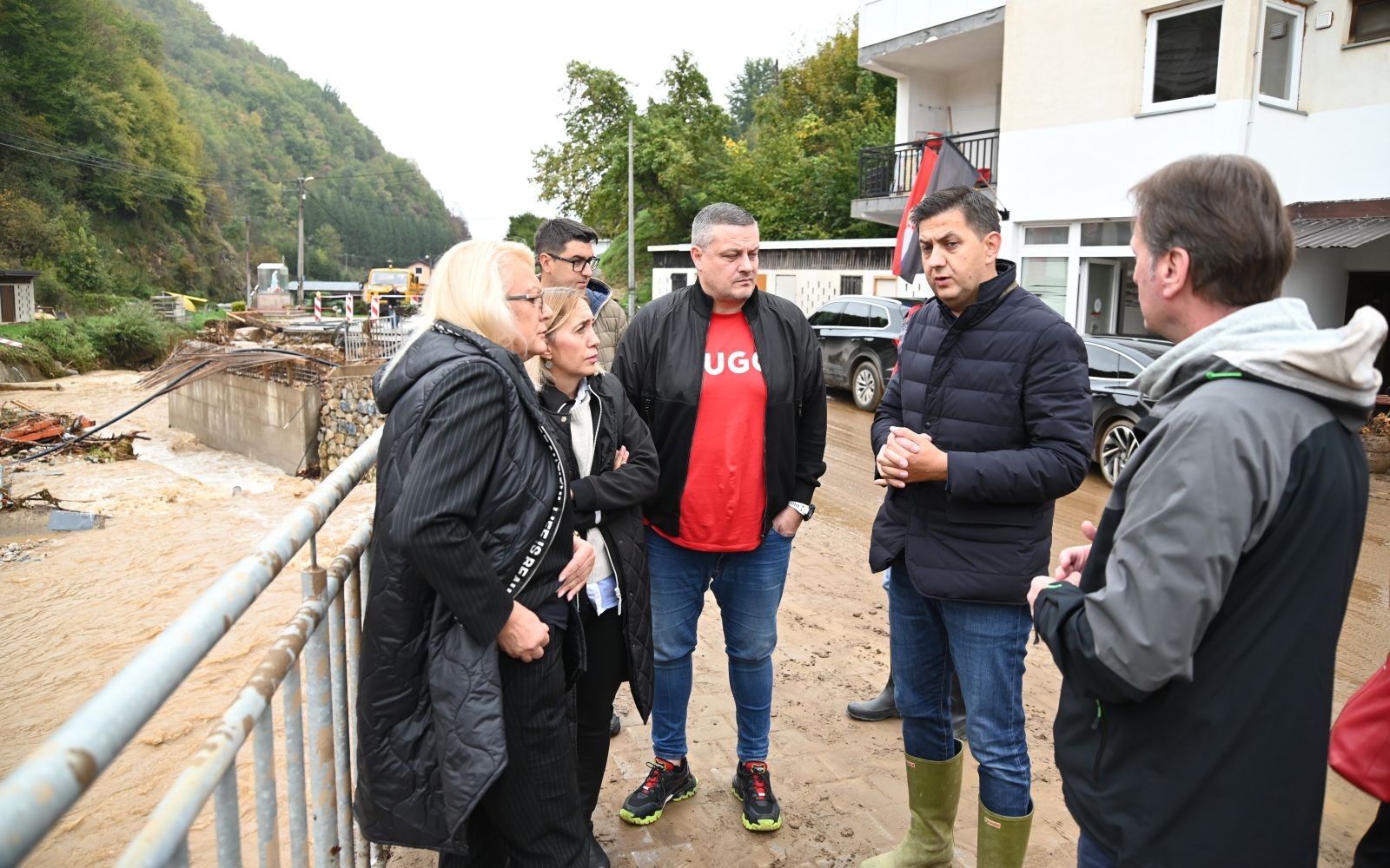 Zamjenik premijera Mijatović i ministri Pozder i Hrnjić sa predsjednicom FBiH posjetili ugrožena područja u SBK