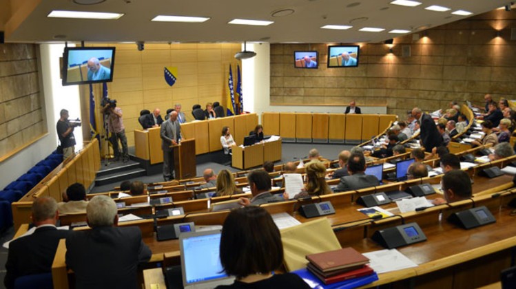 Parlament FBiH bi danas bio raspušten da sinoć nije usvojen Budžet FBiH